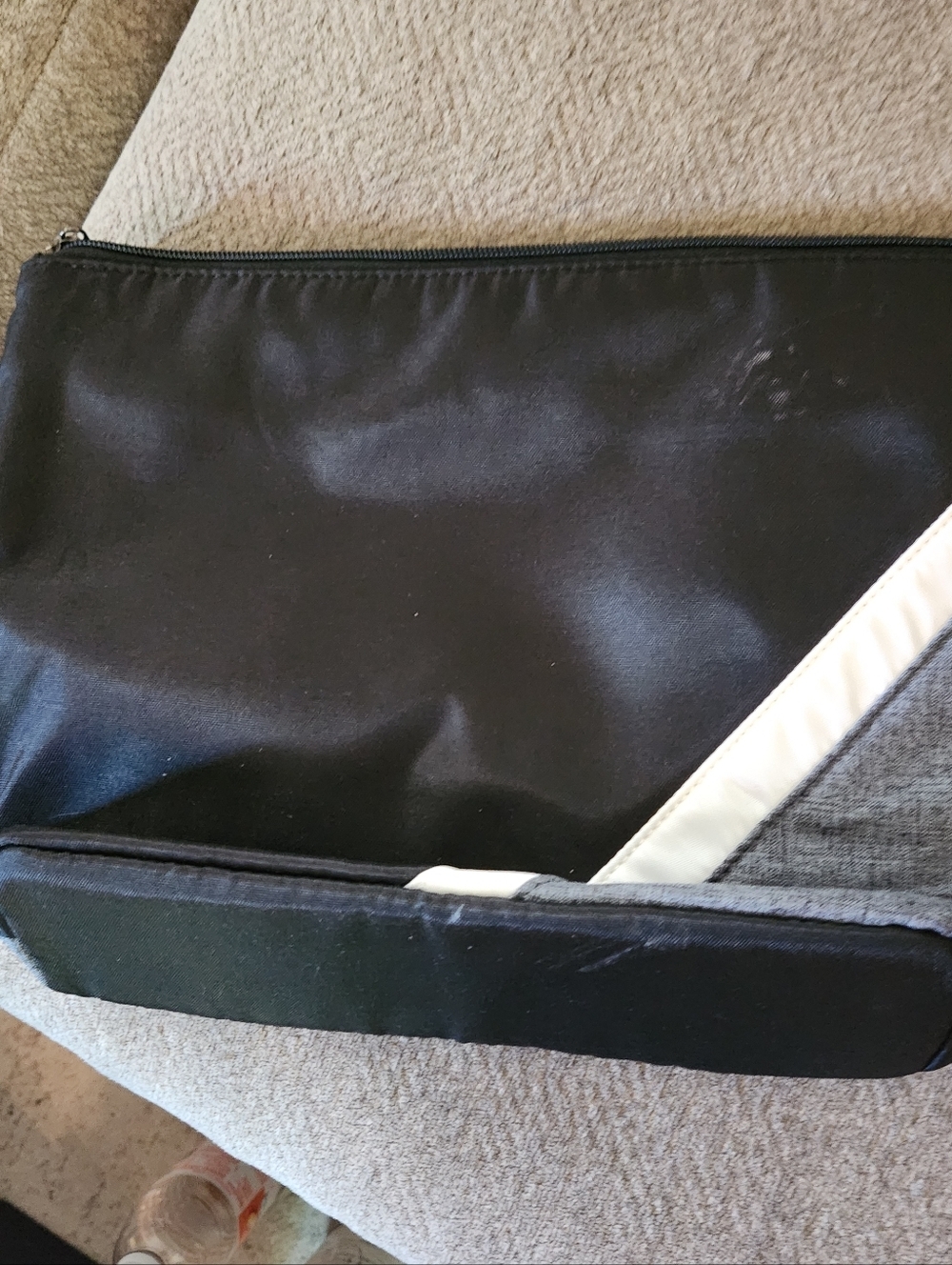 Lug Paddle Pouch 2pc Set Gray White Organizational~ Travel ~Beauty New w/out tag - Picture 6 of 7